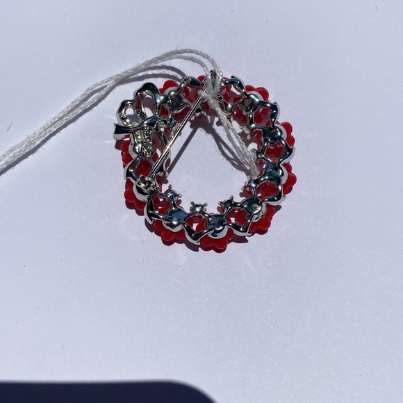 Vintage Lisner Red/Orange coral color brooch - Picture 3 of 5